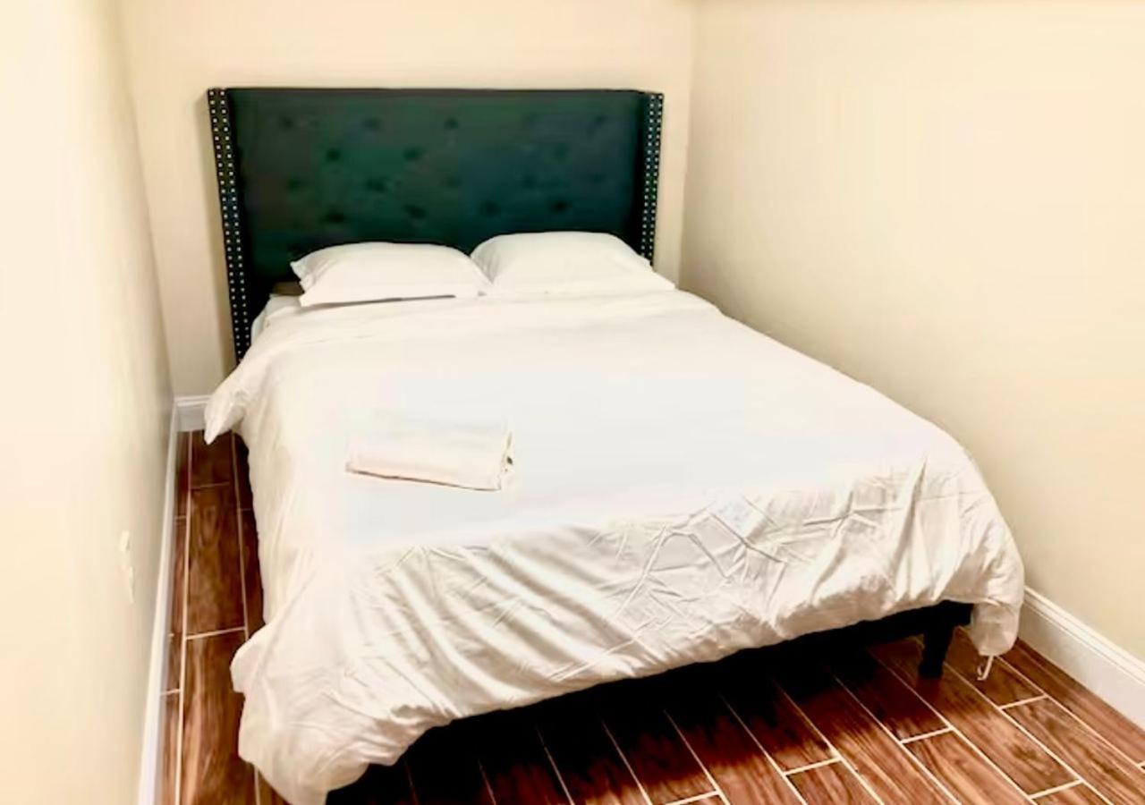Newly Renovated Guest Rooms Near Transportation 费城 外观 照片
